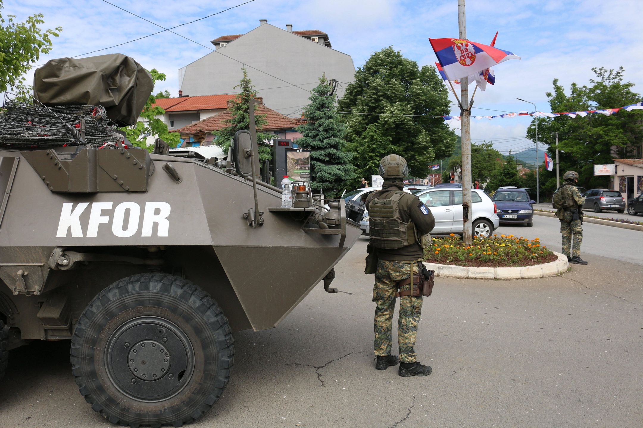 Security measures increase in Zvecan, northern Kosovo
ZVECAN, KOSOVO - JUNE 02: NATO-led International Military Mission to Kosovo (KFOR) increase the security measures in Zvecan on June 02, 2023. Serbs gathered early in the morning in front of the security cordon set up by NATO-led International Military Mission to Kosovo (KFOR) soldiers in front of the municipality of Zvecan. Erkin Keci / Anadolu Agency/ABACAPRESS.COM 
Dostawca: PAP/Abaca
AA/ABACA
Security measures increase in Zvecan, northern Kosovo