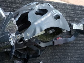 Szebnie: Rowerzysta zderzył się z ciężarówką. Kask uratował mu życie