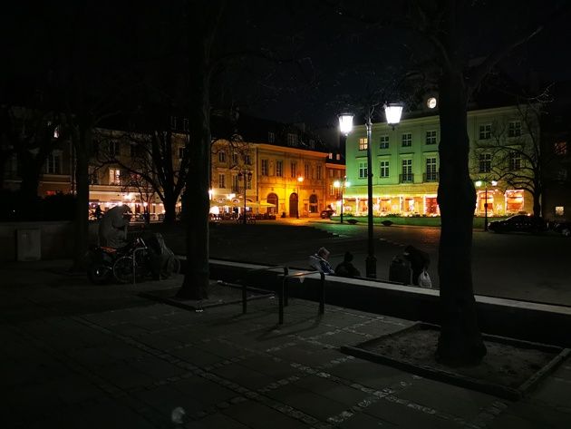 Wieczorna fotografia w trybie Zdjęcie i Nocny
