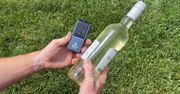 Wino bezalkoholowe kontra alkomat. Sprawdziłem, co wskaże urządzenie po wypiciu butelki