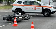 Kolejny wypadek na skrzyżowaniu Rakowieckiej i Boboli. Motocyklista ranny po zderzeniu z przewozem osób