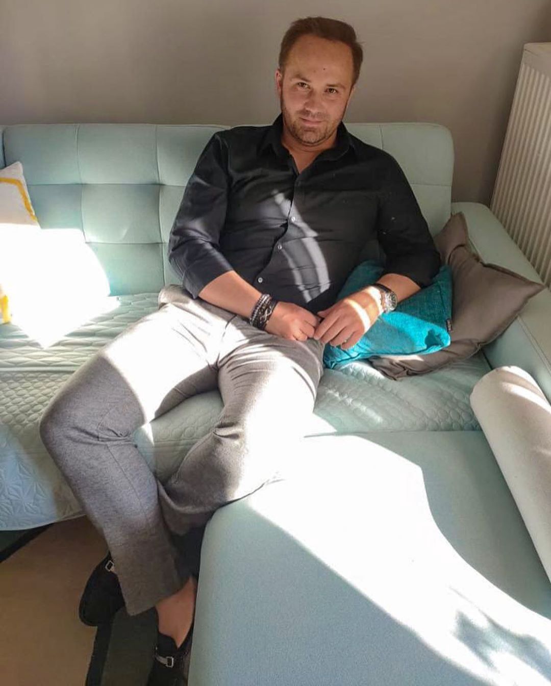 Adrian ze "Ślubu" pokazuje efekty przeszczepu włosów