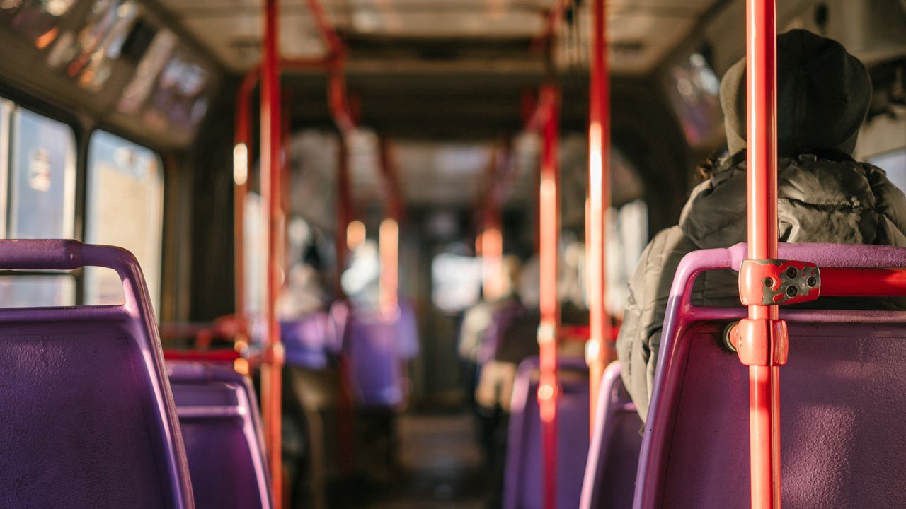 Ewakuacja autobusu z Wrocławia. Ludzie wpadli w panikę