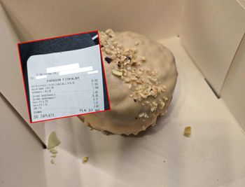 Tak smakuje pączek za 18 zł. Jest większy od dłoni