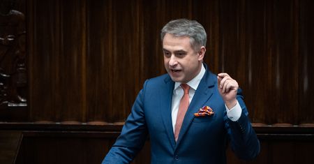 Wicepremier stracił auto za 100 tys. zł. CBŚP zatrzymało 5 podejrzanych