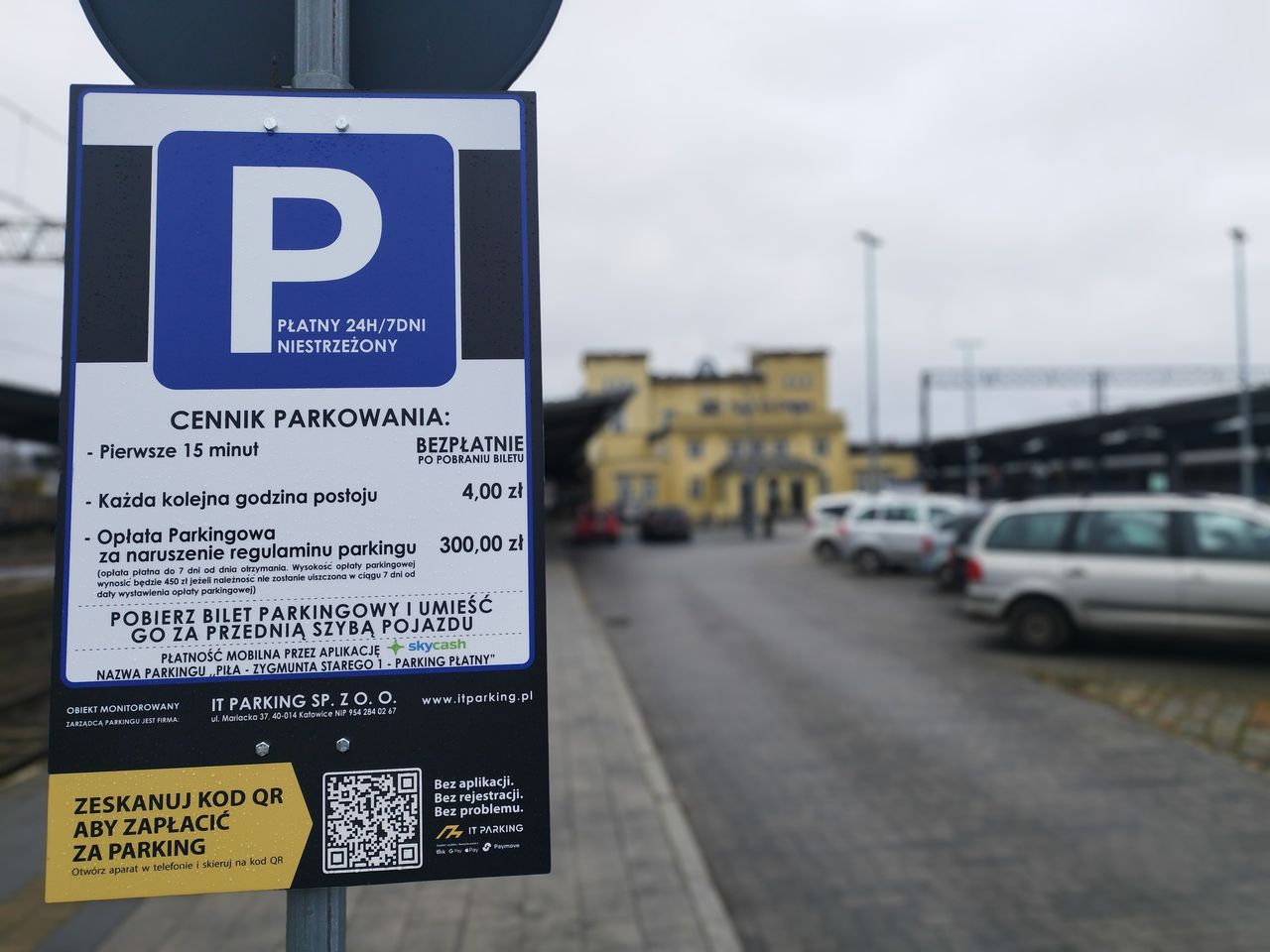 Od dziś parking przy dworcu PKP w Pile jest płatny