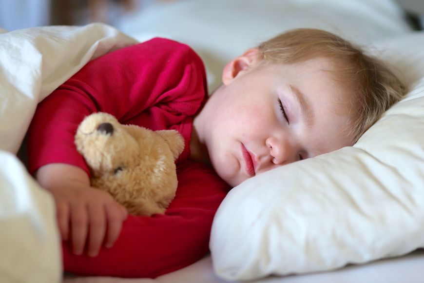 Dziecku ze wstrząśnieniem mózgu należy pozwolić spać