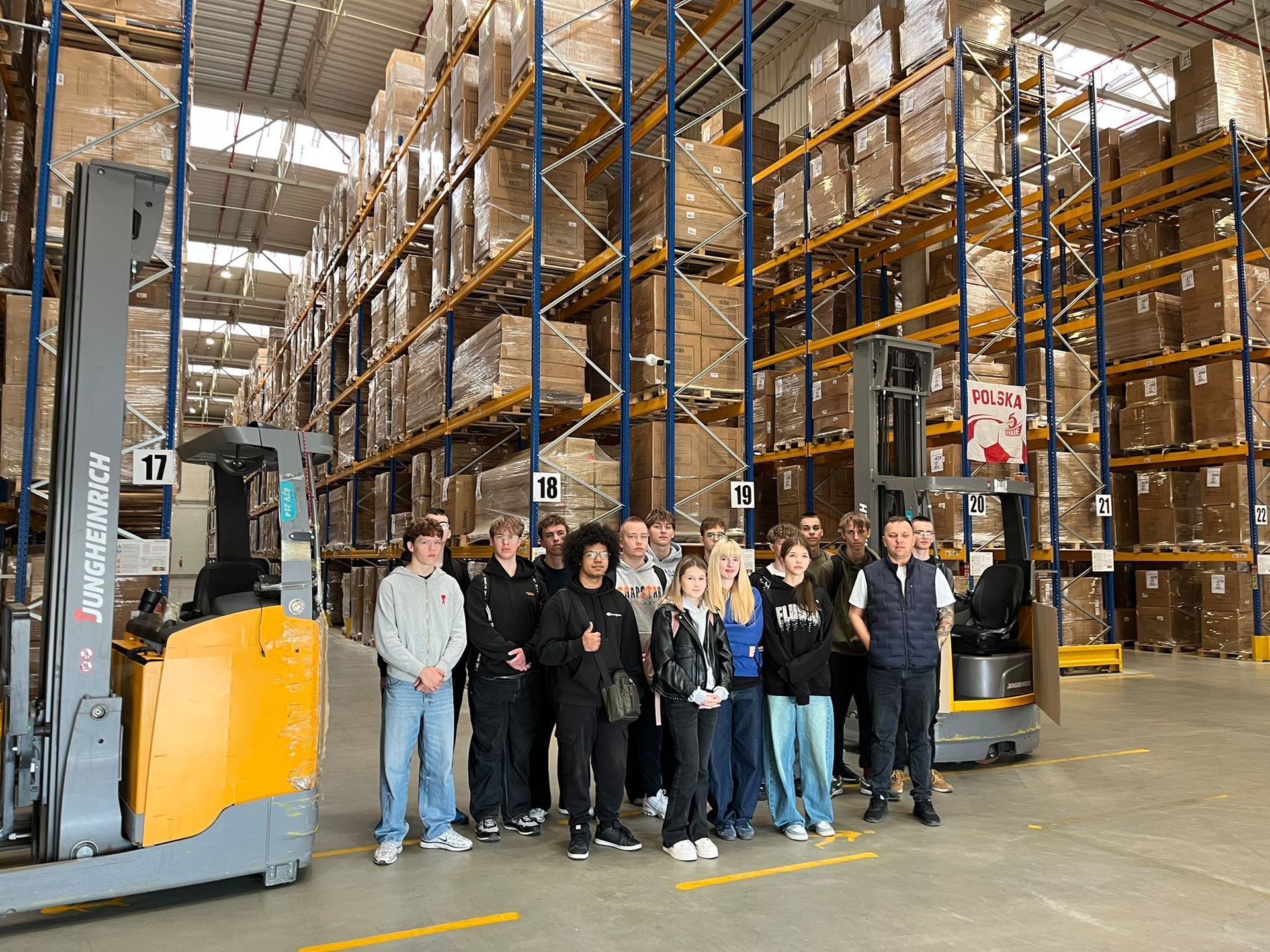 Lekcja logistyki w Centrum Logistycznym „Signal Meble”