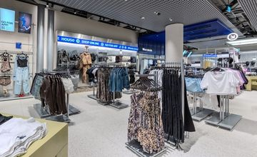 Polski gigant odzieżowy z czwórką z przodu. Tyle ma sklepów