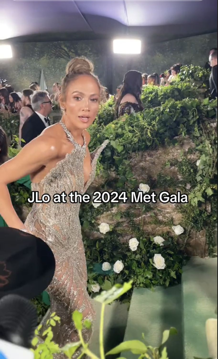 Internet users outraged by Jennifer Lopez's behavior