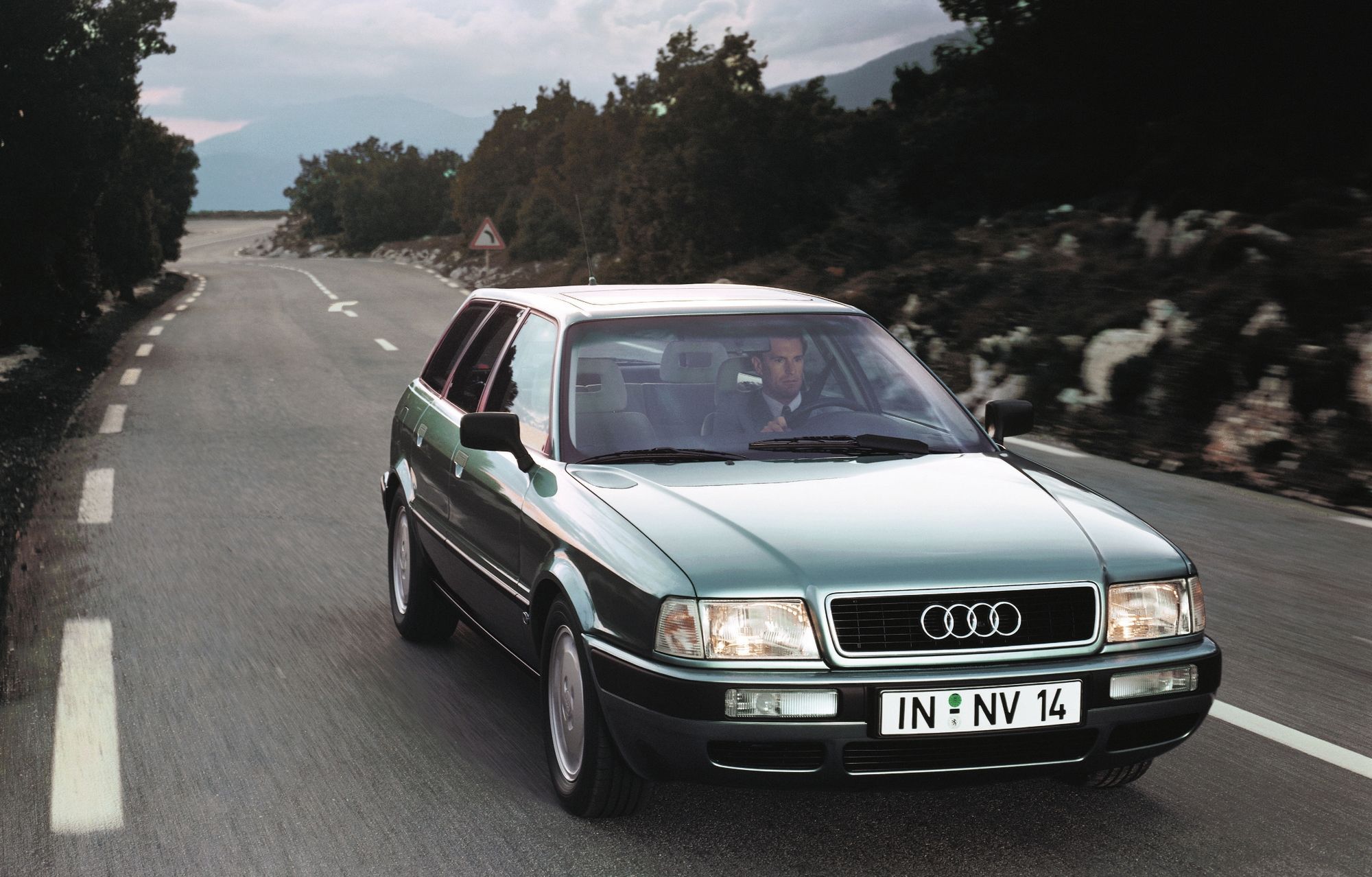To właśnie tym modelem, czyli 80 B4, Audi dosłownie wjechało do segmentu C premium