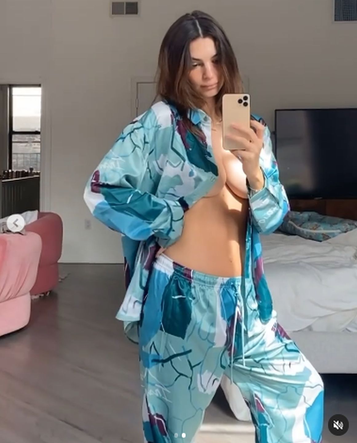 Emily Ratajkowski 