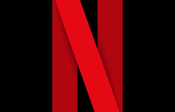 Niemal co drugi użytkownik Netflixa w Polsce ogląda produkcje na telewizorze podpiętym do internetu