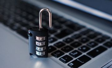 Lawinowo rośnie liczba incydentów cyberbezpieczeństwa. Prawie 2 tys. zgłoszeń każdego dnia