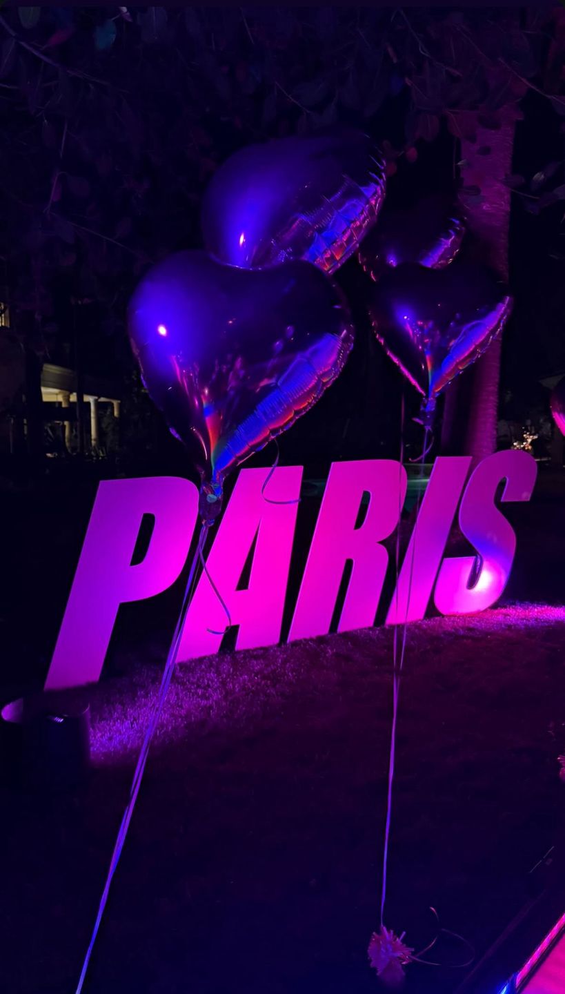 Huczne urodziny Paris Hilton