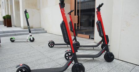 Tak bez żadnego trybu powiem wam: nienawidzę hulajnóg elektrycznych [OPINIA]