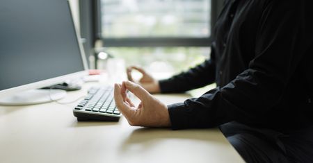 Panowie, uwaga – a właściwie uważność. Wypracować pozwoli ją wam męskie mindfulness
