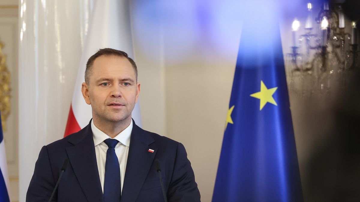 Helsinki, Finlandia, 09.09.2025. Prezydent RP Karol Nawrocki podczas spotkania z przedstawicielami mediów w Pałacu Prezydenckim w Helsinkach, 9 bm. Prezydent Karol Nawrocki jest z wizytą roboczą w Finlandii. (aldg) PAP/Albert Zawada