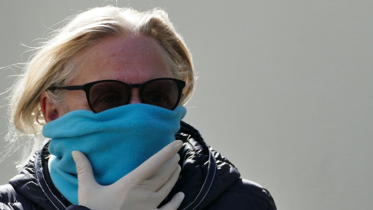 COVID może wywołać zaburzenia endokrynologiczne. Może się rozwinąć m.in. podostre zapalenie tarczycy