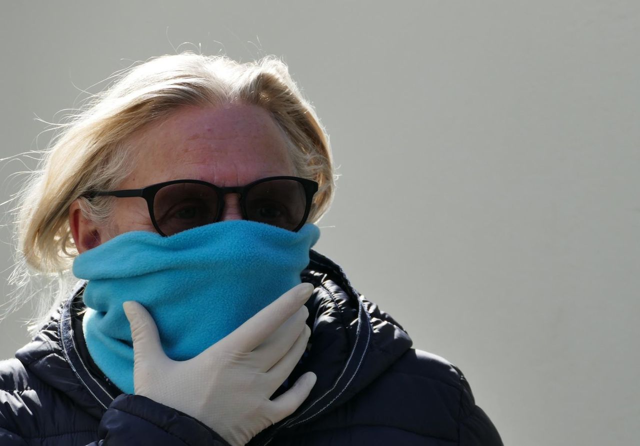 Endokrynologiczne powikłania po COVID. Może wystąpić podostre zapalenie tarczycy