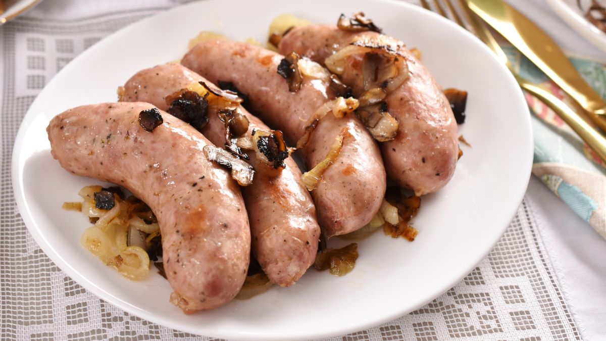 Biała kiełbasa z musztardą i gruszką