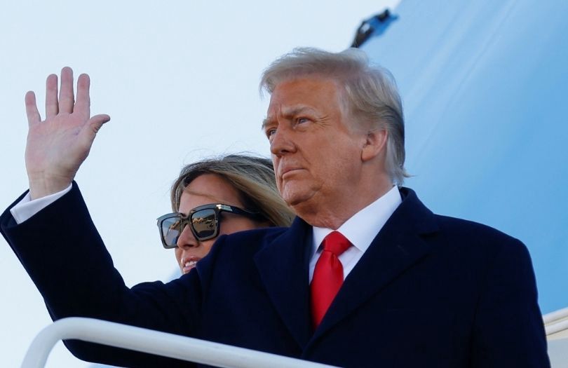 Donald i Melania Trumpowie żegnają się z Białym Domem