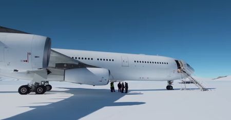 Pierwsze takie lądowanie w historii. Airbus A340 na Antarktydzie [WIDEO]