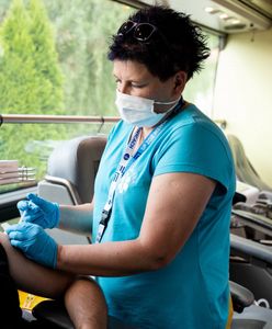 Szczepienia na COVID-19. Znajdź człowieka i przekonaj. MZ ogłasza bonus dla lekarzy