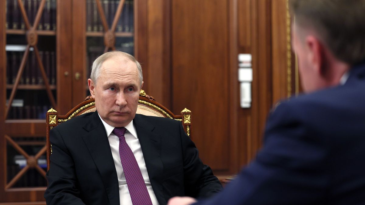 Russian President Vladimir Putin (L) meets with Igor Shuvalov, chairman of the Russian state development corporation VEB.RF, at the Kremlin in Moscow, Russia, 30 August 2023. EPA/GAVRIIL GRIGOROV /SPUTNIK / KREMLIN POOL MANDATORY CREDIT Dostawca: PAP/EPA.