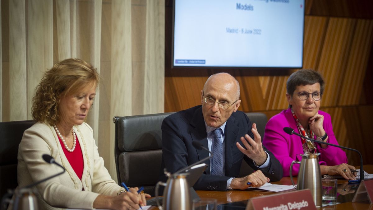 MADRID, SPAIN - JUNE 09: (L-R) Banco de España Deputy Governor Margarita Delgado, ECB Supervisory Board Chair Andrea Enria and SRB Chair Elke Konig participate in the roundtable 'The future is here: challenges to banking business models' at the Banco de España headquarters in Madrid on June 9, 2022, in Madrid, Spain. The structural challenges to the sustainability of business models, the challenges and opportunities arising from digitalization and sustainable finance, and the role of the authorities are the main topics to be discussed during the roundtable. (Photo By Juan Barbosa/Europa Press via Getty Images)