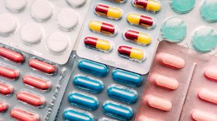 Uzależnienie, nasilenie objawów, a nawet zgon. Leki bez recepty nie takie bezpieczne