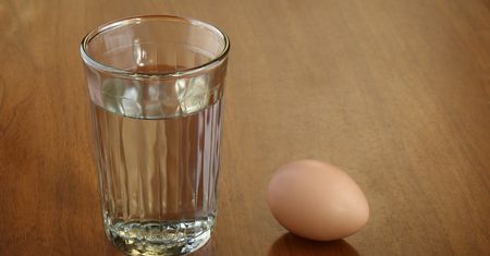 Test świeżości. Tak sprawdzisz, czy jajko nadaje się do spożycia