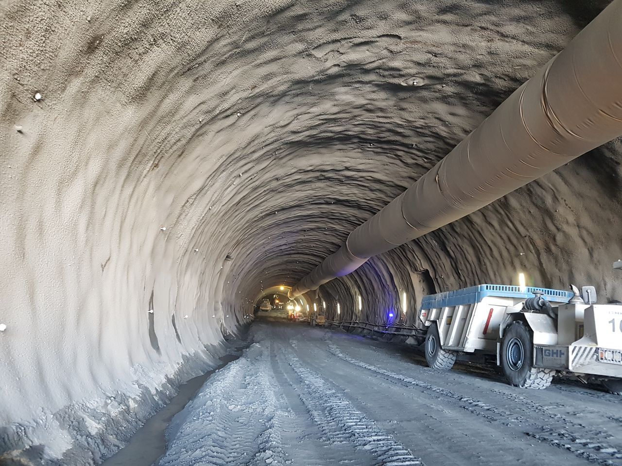 Prace związane z budową dłuższego tunelu są już na półmetku.