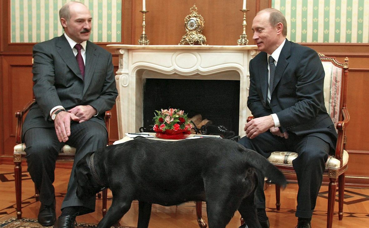 Łukaszenka i Władimir Putin od lat są skazani na współpracę. Na zdjęciu spotkanie prezydentów w Soczi. 4 kwietnia 205 roku