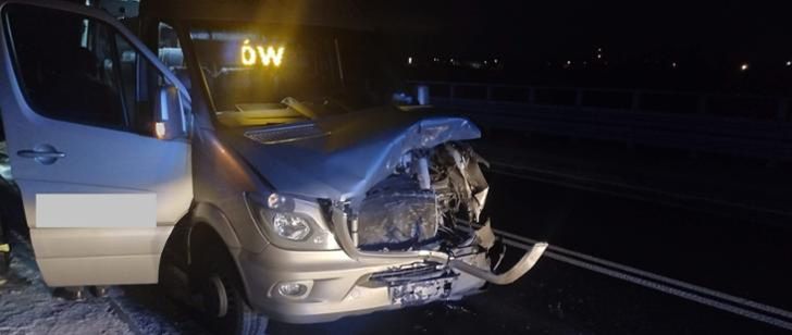 Powiat ostrowiecki – potrącony jeleń i rozbite auto [Foto]