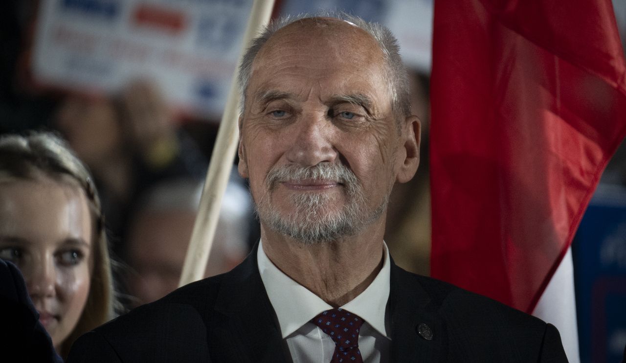 Kuriozalne słowa. Macierewicz mówił o ratunku PiS