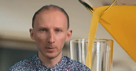 Specjalista radzi pić codziennie. Wzmacnia stawy i działa kojąco na jelita