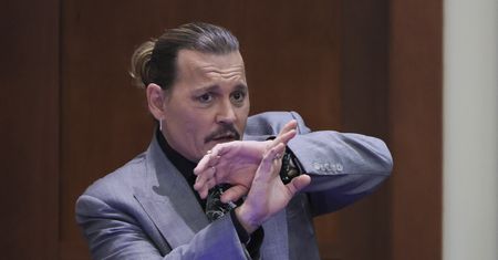 Johnny Depp zeznaje w sądzie. Mówi, co było w łóżku. Postanowił nie wracać do domu