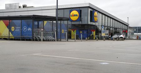 Puste parkingi pod marketami. Oto co dzieje się w Chorwacji