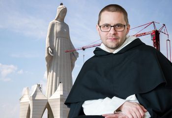 O. Gużyński o nowej figurze Maryi. "Potworek w szczerym polu"
