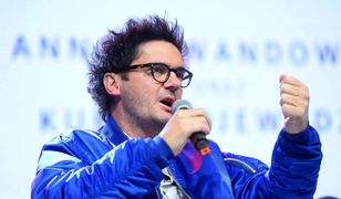 Kuba Wojewódzki znowu pozuje z dziewczyną. Ma nogi do nieba