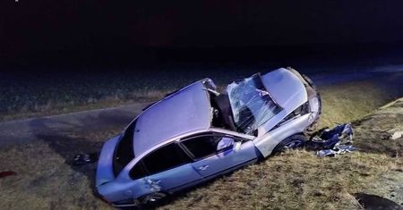 Kobieta z 1,5 promila alkoholu spowodowała czołowe zderzenie z Volkswagenem. Kierujący tego auta w stanie ciężkim trafił do szpitala