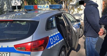 Kryminalna kryjówka – poszukiwany ukrył się w szafie na poddaszu!