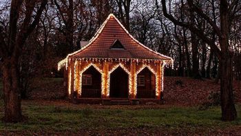 Głogów: Na ulicach trwa rozwieszanie iluminacji. Będzie ich więcej