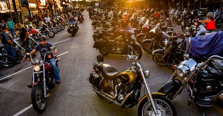 Czy motocyklowa impreza w Sturgis doprowadziła do 260 tys. przypadków koronawirusa?