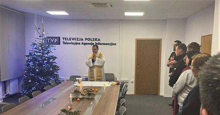 Wsparł protest w TVP. Decyzja księdza "nie budzi wątpliwości etycznych"