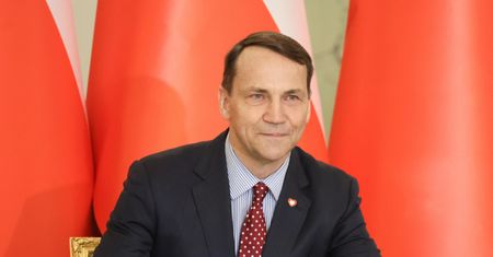 Musiał porzucić dobrą pensję w Brukseli. Wiadomo, ile zarobi w rządzie Tuska