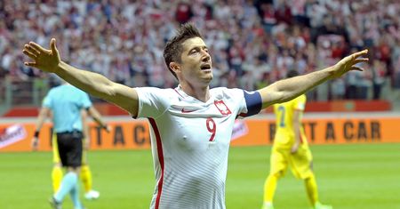 Tyle zarobią na koszulach Lewandowskiego. Daleko do Messiego i Neymara