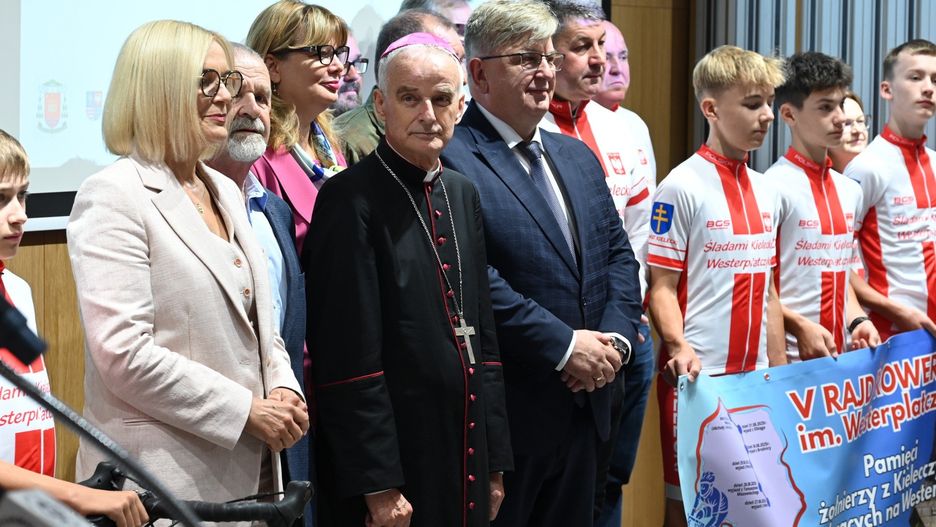 Konferencja zapowiadająca  rajd rowerowy z Kielc na Westerplatte. Więcej na kolejnych zdjęciach