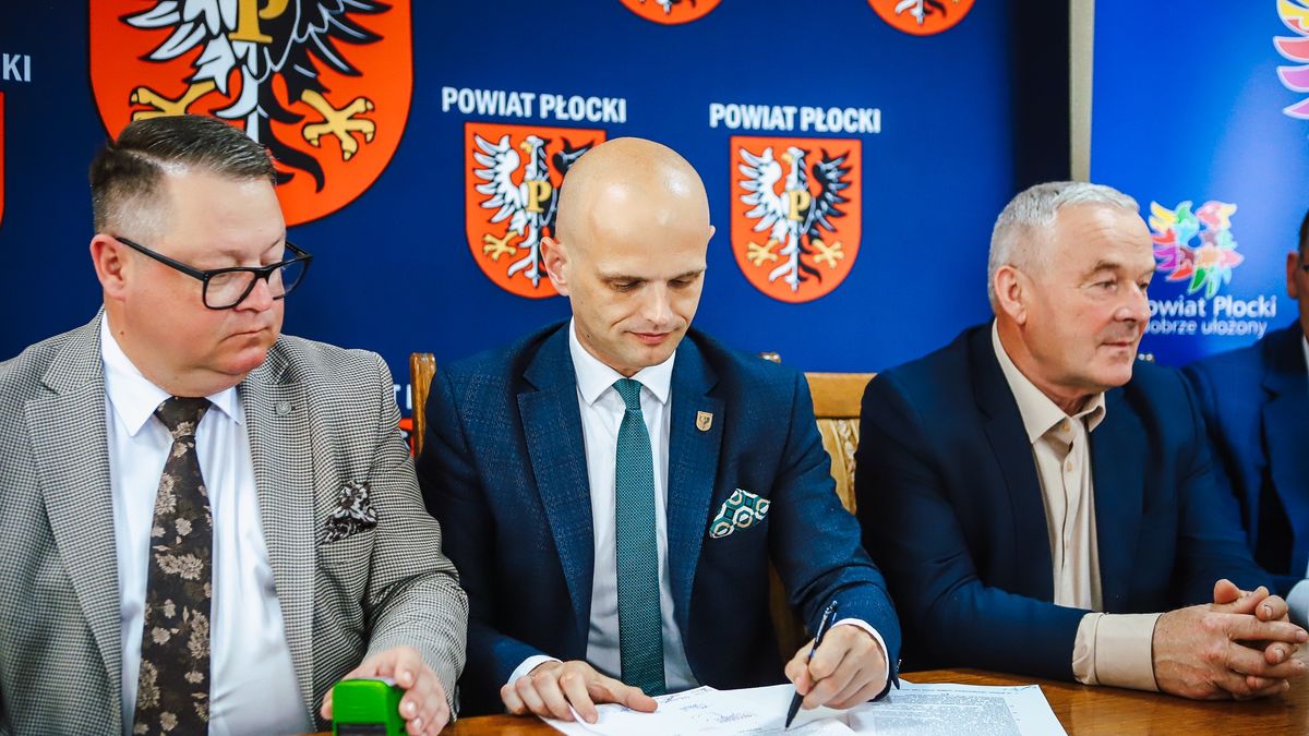 Podpisanie umów na remonty dróg 